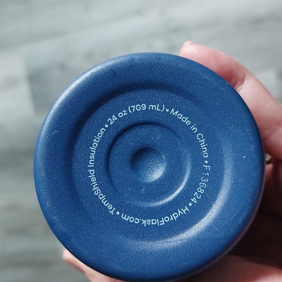 Hydro Flask Navy Blue EUC - Picture 2 of 4